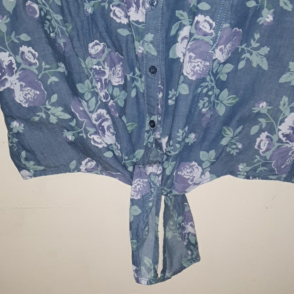 Floral button down blouse - Picture 3 of 4